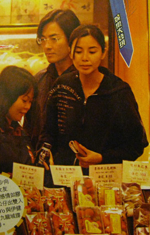 (组图)蒙嘉慧激凸拍三级片 吓傻郑伊健