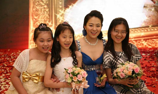 (组图)<em>美女</em>-<em>沈傲君</em>的结婚现场照首次大曝光