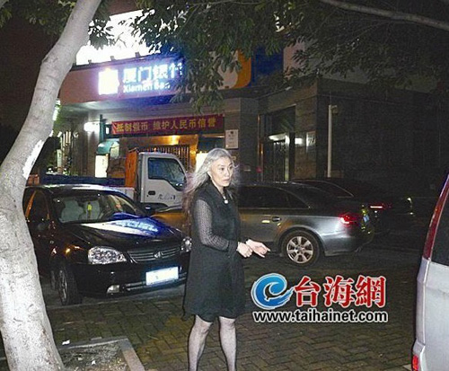(图文)厦门55岁好色<em>白发魔女</em> 同时玩弄<em>3个</em>男