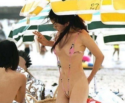 (组图)日本海边丁字裤比基尼泛滥