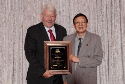 中国移民李文沅当选加国两院院士 获业界大奖