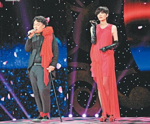 陈奕迅变容易受伤男 韧带受伤三条腿撑春晚