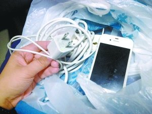 30岁男子给苹果iphone4充电遭电击 心脏骤停