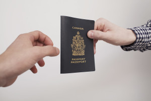 加拿大剥夺国籍第1人:都是双重国籍惹的祸