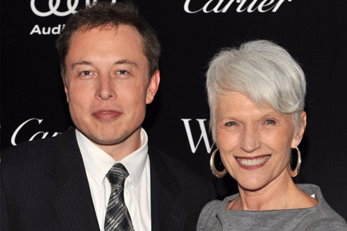 马斯克（Elon <wbr>Musk）的加拿大最牛妈妈 <wbr>全裸登时代封面