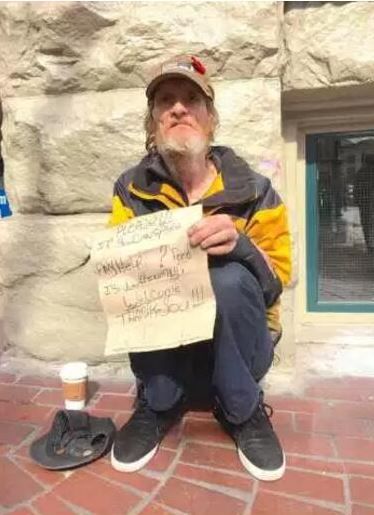 温哥华街头乞丐要钱 你是给还是不理睬？