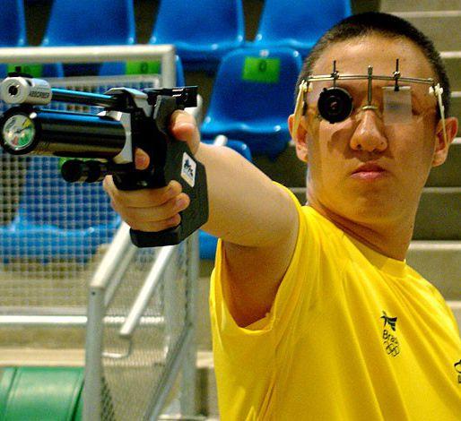 巴西华裔天才自掏腰包训练16年 气手枪奥运摘银