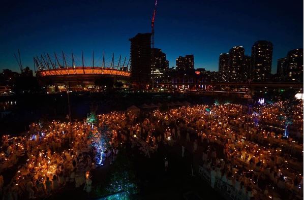 美呆了！直击3.5万人排队的温哥华“白色晚宴”现场