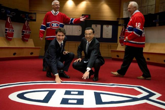 李克强加拿大玩冰球外交 这个镜头亮了