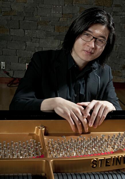音乐会钢琴家：加拿大华裔青年钢琴家曲乐