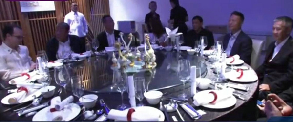 菲律宾总统杜特尔特在北京吃烤鸭 高朋满座