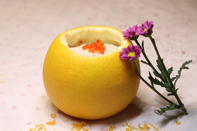 灵感来自国宴菜单上的一道菜——银鳕鱼酿橙