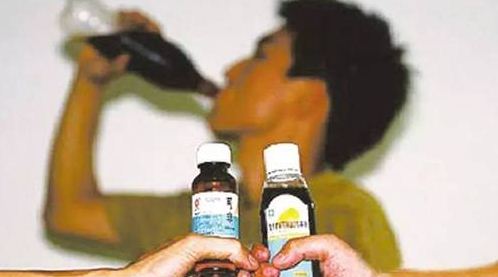 12岁男孩喝止咳药水上瘾 身高从1.7米萎缩到1.6米