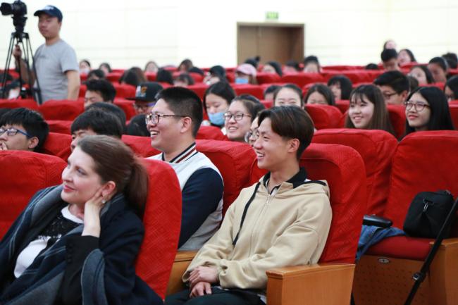 火花碰撞：金熊猫国际电影人感受中国影视新脉动
