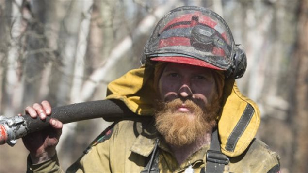 麦克默里堡林火一年后：1/5 消防员呼吸道有问题