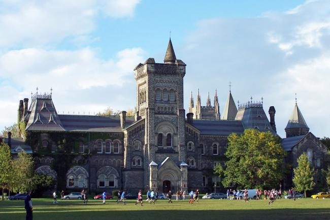 中国留学生成了加拿大大学摇钱树？涨得没完没了