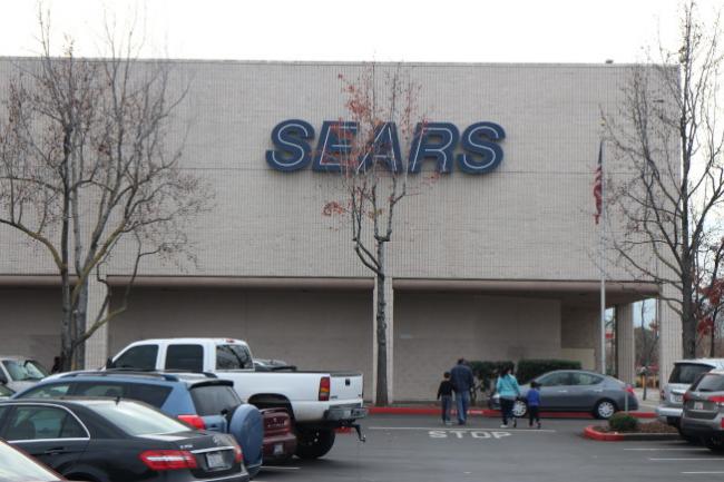 彻底垮了！零售巨头Sears关闭加拿大最后一批店 市民疯抢打折货