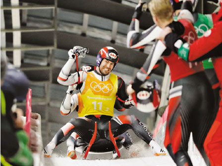 加拿大再添1金1银 卡加利选手速滑创纪录夺冠军
