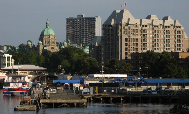 成为加拿大20大城市的富人，各需要多少钱？