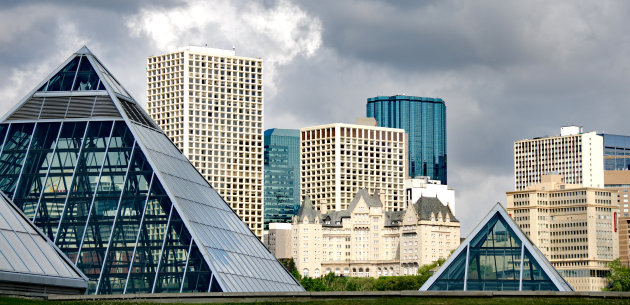 成为加拿大20大城市的富人，各需要多少钱？
