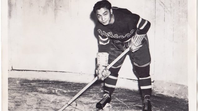 加国华人曾创造历史：NHL首位少数族裔球员辞世