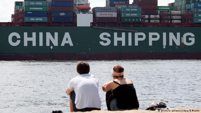 Handel Europa und China Hamburg Containerschiff (picture-alliance/dpa/B.Marks)