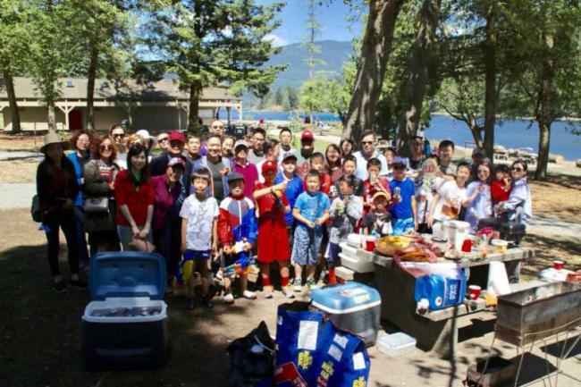 烤串吃起来！BC华人冰球协会举办夏季烧烤聚会