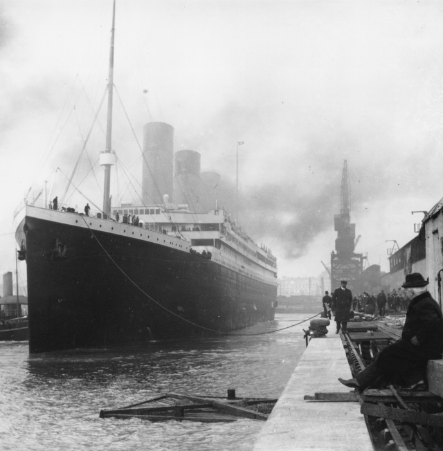 穿越百年时空，泰坦尼克驶入温哥华港湾