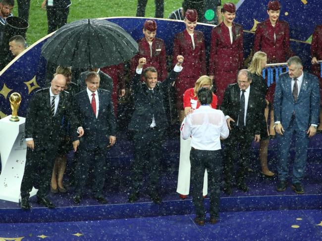 世界杯颁奖典礼意外一幕 普京让各国领导人尴尬了