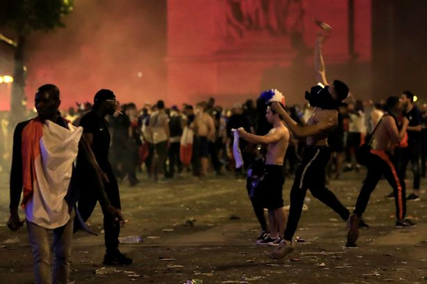 乐极生悲 法国世界杯夺冠引发大规模骚乱