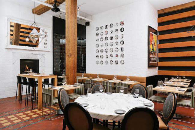 温哥华充满活力的剧院和文化区，这家餐厅的意大利菜新风格旧传统兼备