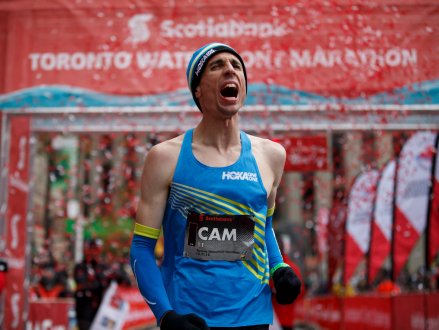 Cam Levins打破加拿大的马拉松纪录
