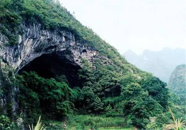 中国最神秘的村子：藏1800米深山洞穴中