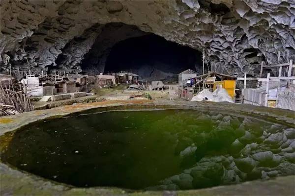 中国最神秘的村子：藏1800米深山洞穴中
