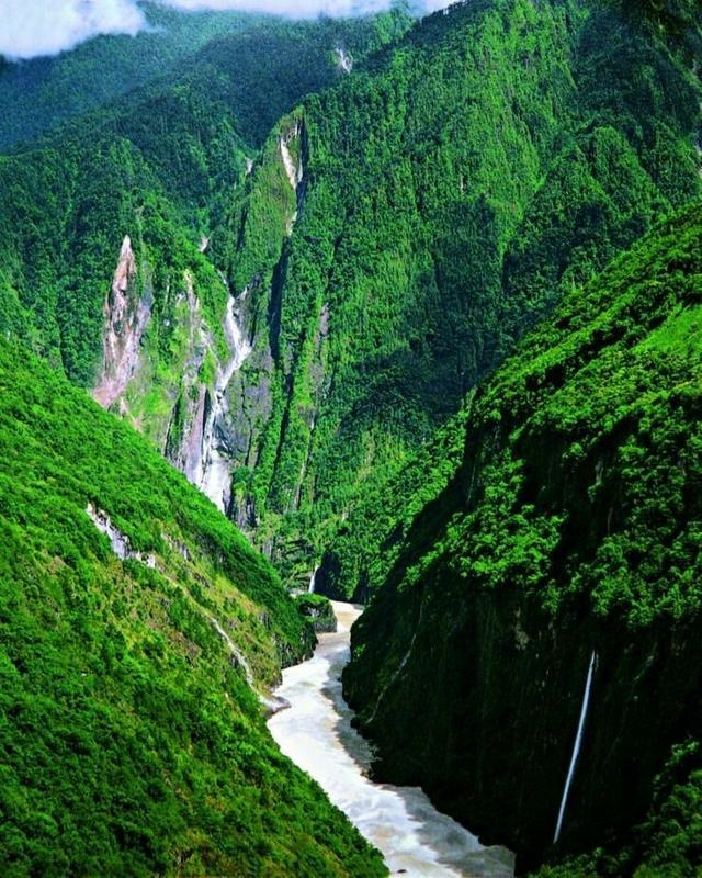 西藏这个瀑布 全世界只有2个人见过