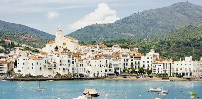 西班牙最美小镇座落于悬崖边 艺术家的天堂
