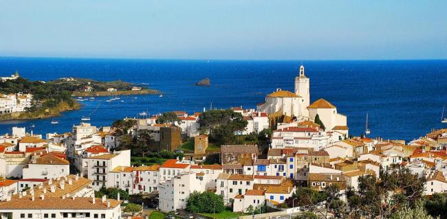 西班牙最美小镇座落于悬崖边 艺术家的天堂