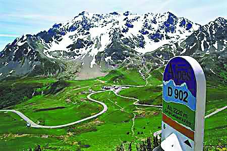 阿尔卑斯山上 有一条欧洲最高的公路风景线