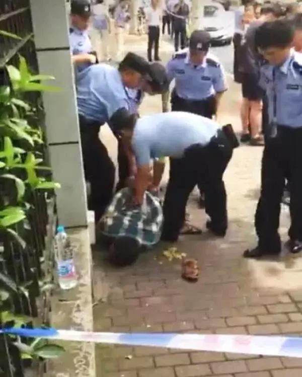 北京20名小学生受伤害 温哥华学校的安保如何？