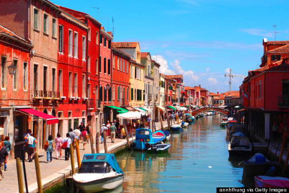 威尼斯像迷宫一样的岛 却是斑斓的彩色天堂