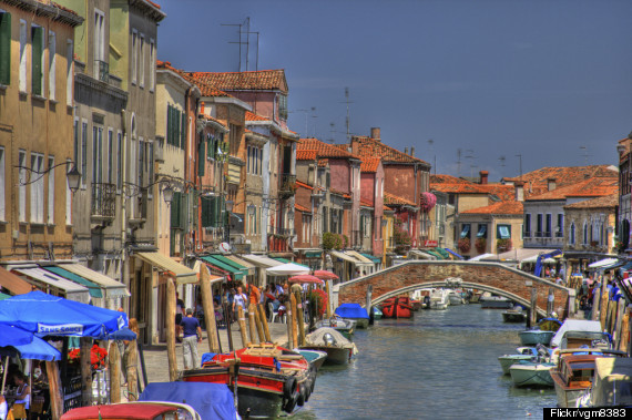 威尼斯像迷宫一样的岛 却是斑斓的彩色天堂