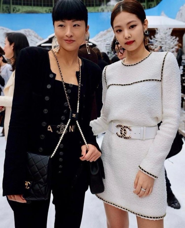 陈奕迅老婆与韩国组合女神合照 被批像售票员