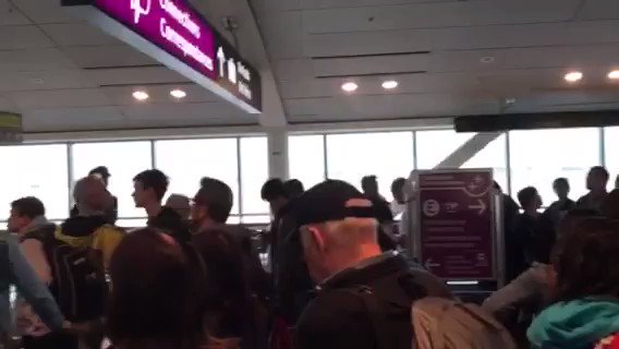 多伦多机场突发火灾！浓烟滚滚 大量乘客被困