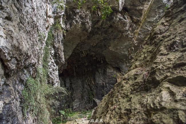 广西德保发现一个神奇洞穴 内有瑶池仙境