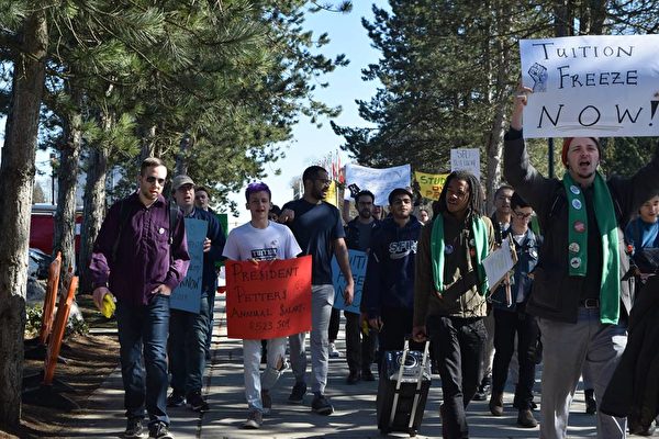 SFU国际新生学费上涨达20% 学生抗议