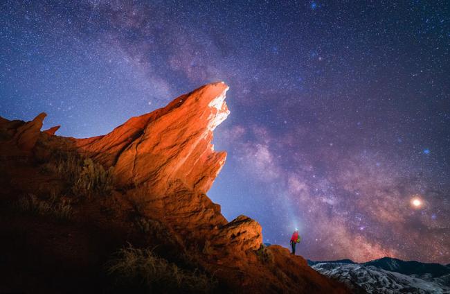 全球顶尖星空摄影师拍摄壮观银河 震慑人心