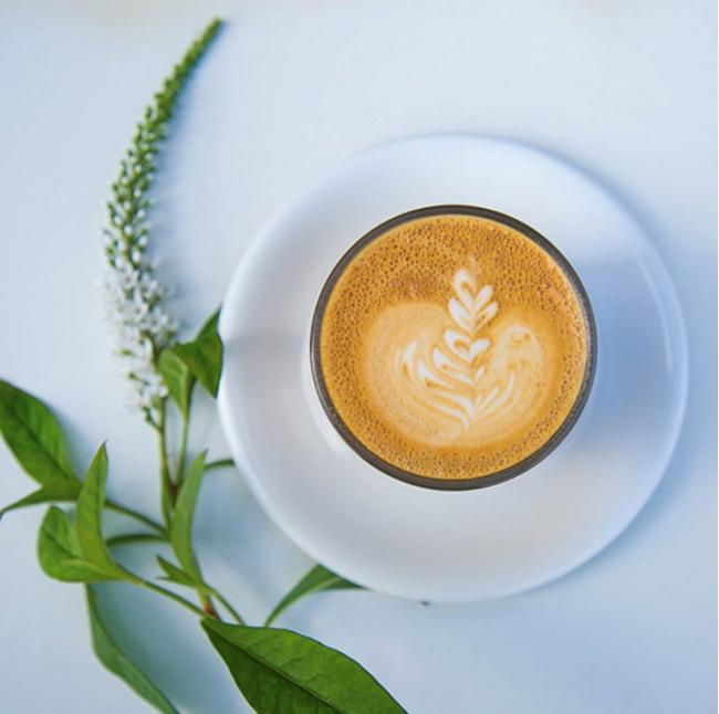 品尝温哥华最热门的咖啡拿铁：Kahve Coffee
