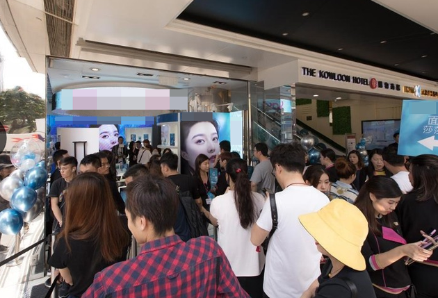 范冰冰牌面膜香港发售 众多顾客慕名排队抢购