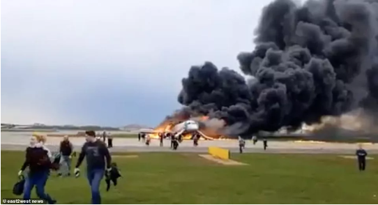 突发！俄罗斯飞机迫降起火 至少41人遇难