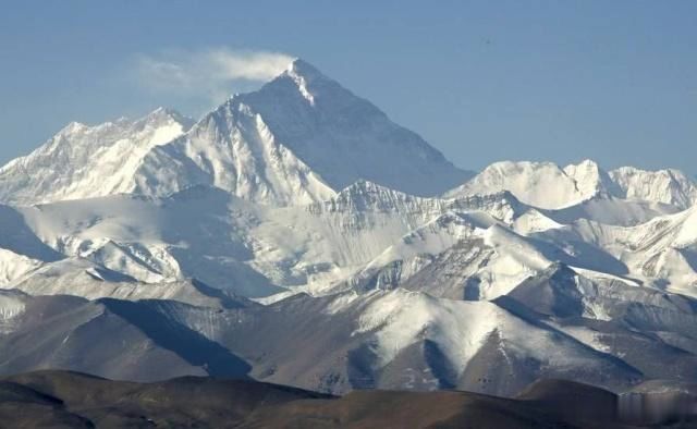 珠穆朗玛峰一半在中国一半在尼泊尔